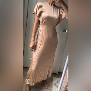 ☄️ Rebel ☄️ Queen Made in Italy Beige elegant dress size 42 Italian US 6